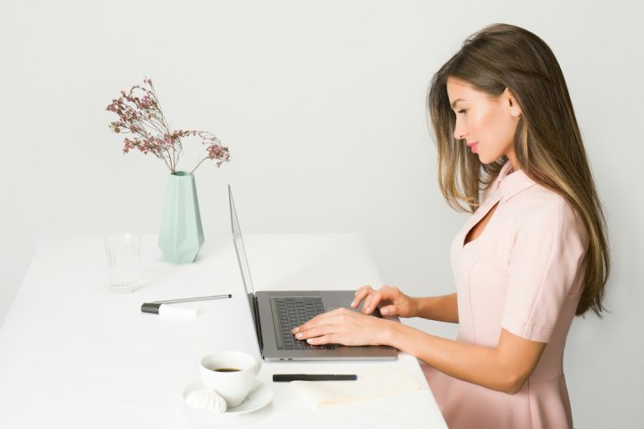 تفاوت نفقه زن شاغل و خانه دار