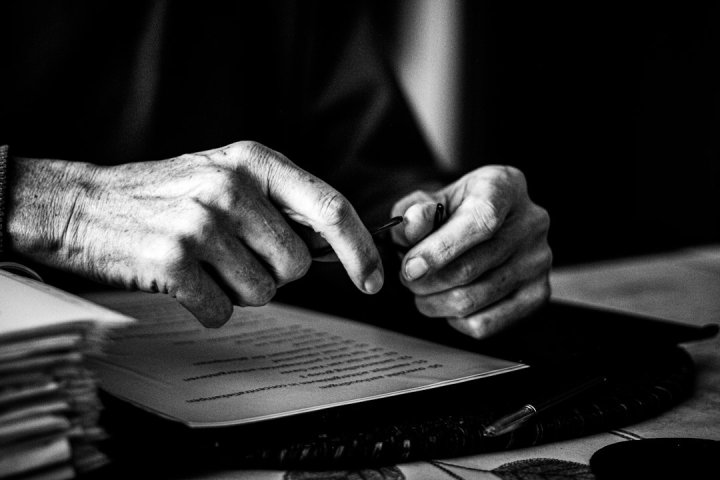 نقش وکیل متخصص در مدیریت دادرسی نفقه در تهران